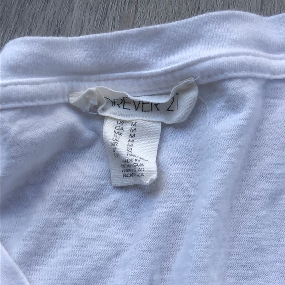 Basic v-neck white t-shirt - Picture 2 of 3